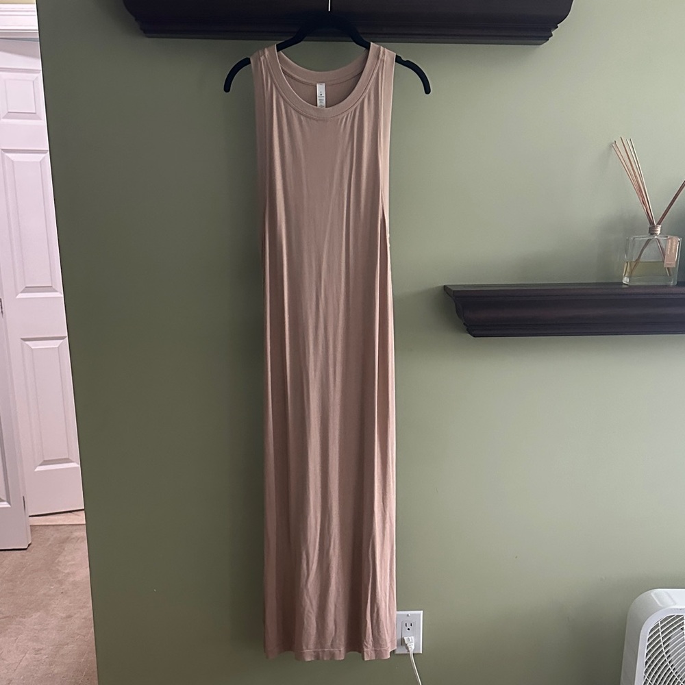 Lululemon Athletica Ease of it dress size 4 beach wood